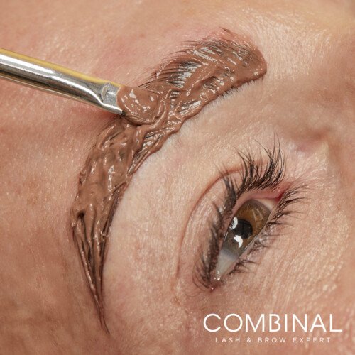 Augenbrauen Färbung